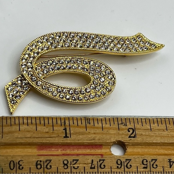 Vintage Napier gold tone rhinestones ribbon elegant party brooch pin jewelry - Picture 7 of 9